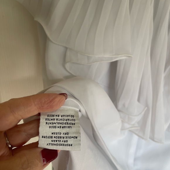 Lady’s blouse - Picture 2 of 3